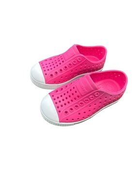 Native Jefferson kids slip-on rubber sneaker bright pink white size C8